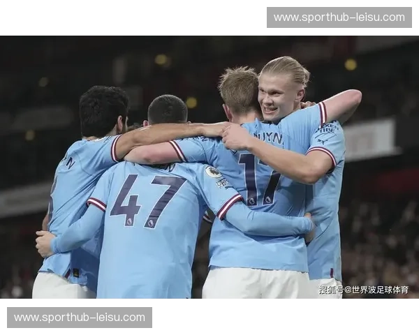 曼城进攻套路丰富多样，边中结合尝试打破密集防守